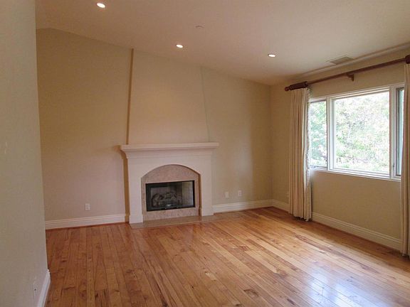 4th image of 4733 San Antonio Ct #4733