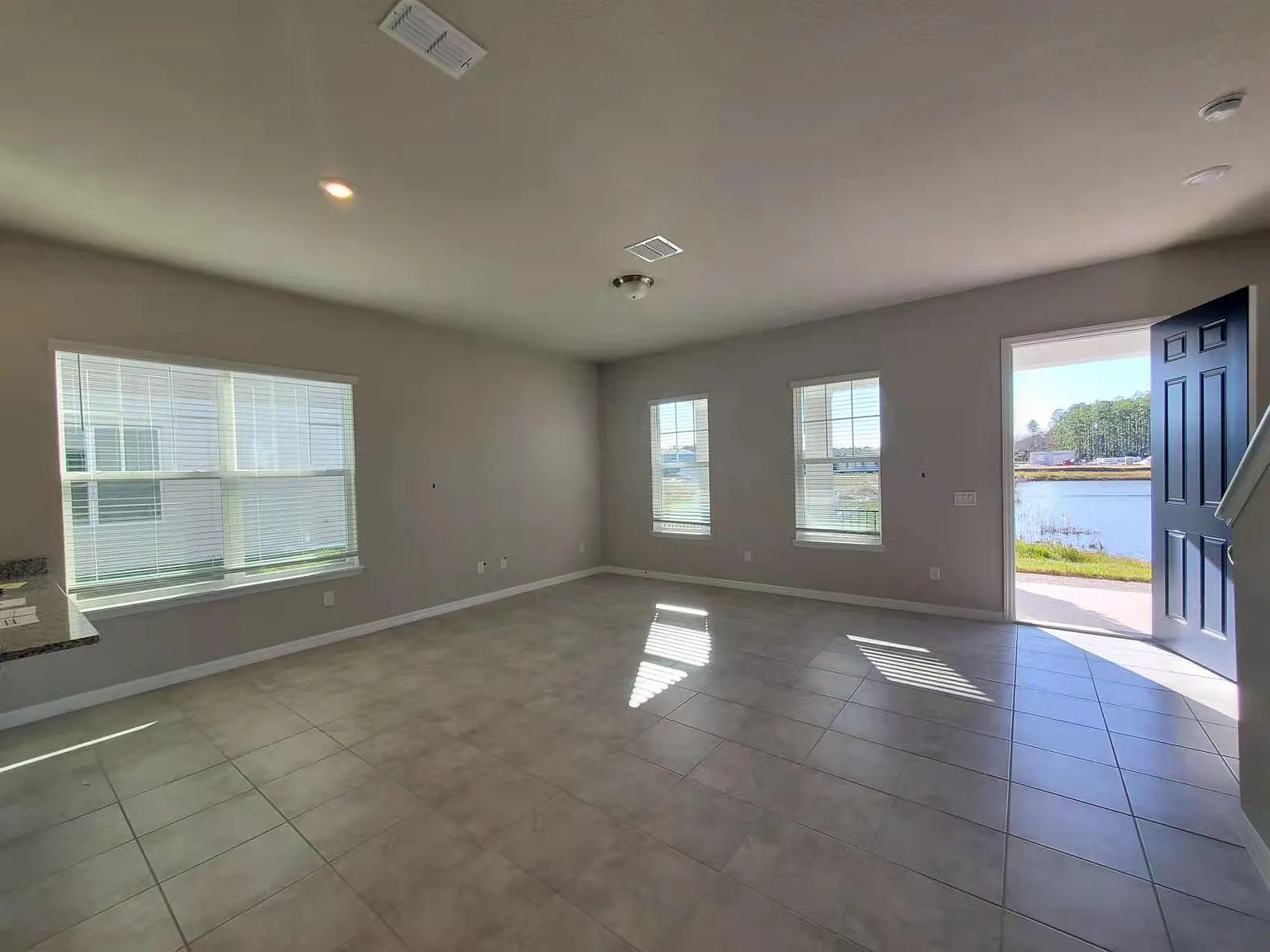 4 bed, 2.5 bath, 2084 sqft, $2,500 — Photo 4