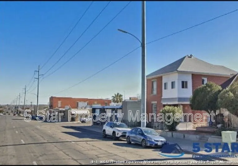 1526 E Yandell Dr #2 — Photo 4