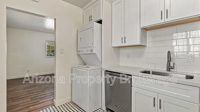1 bed, 1.0 bath, 702 sqft, $1,250 — Photo 4