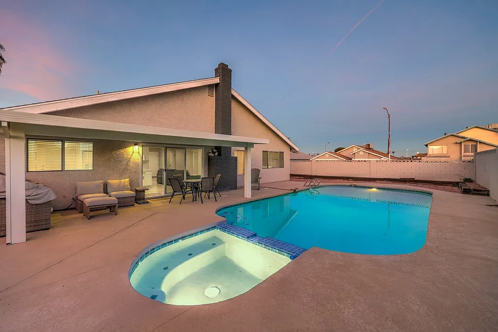 Extended Stay Paradise: Spacious 4BR Home w/ Pool — Photo 1