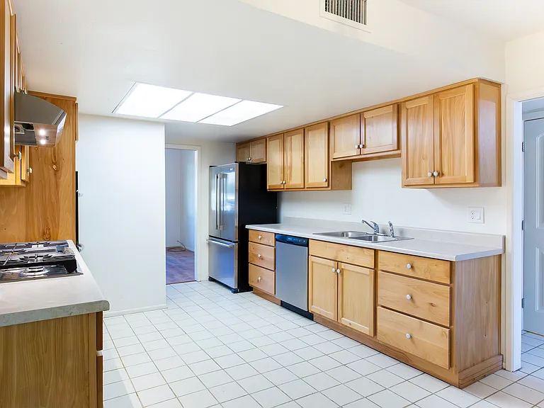 1714 W Meadow Hills Dr — Photo 11