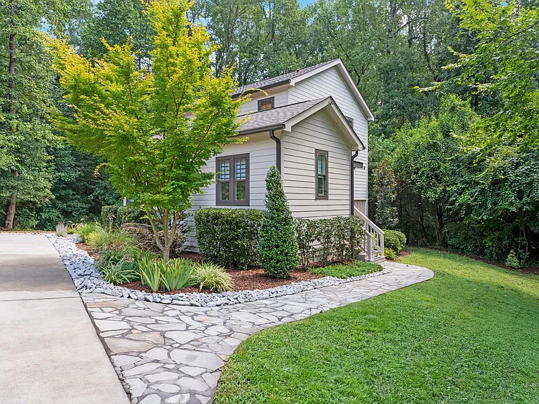 1700 Evergreen — Photo 1