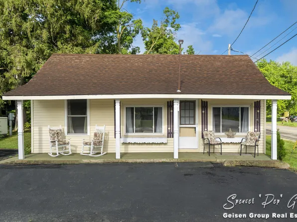 4997 N Whites Bridge Rd, Belding, MI 48809