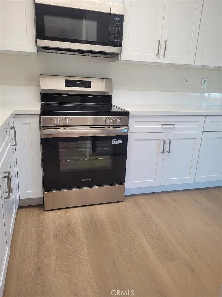 2 bed, 1057 sqft, $3,200 — Photo 3