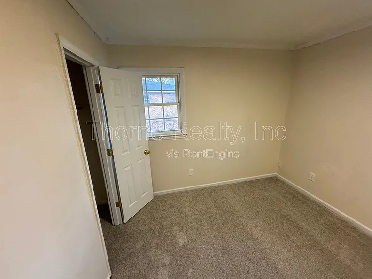 313 Ferndale Dr — Photo 10