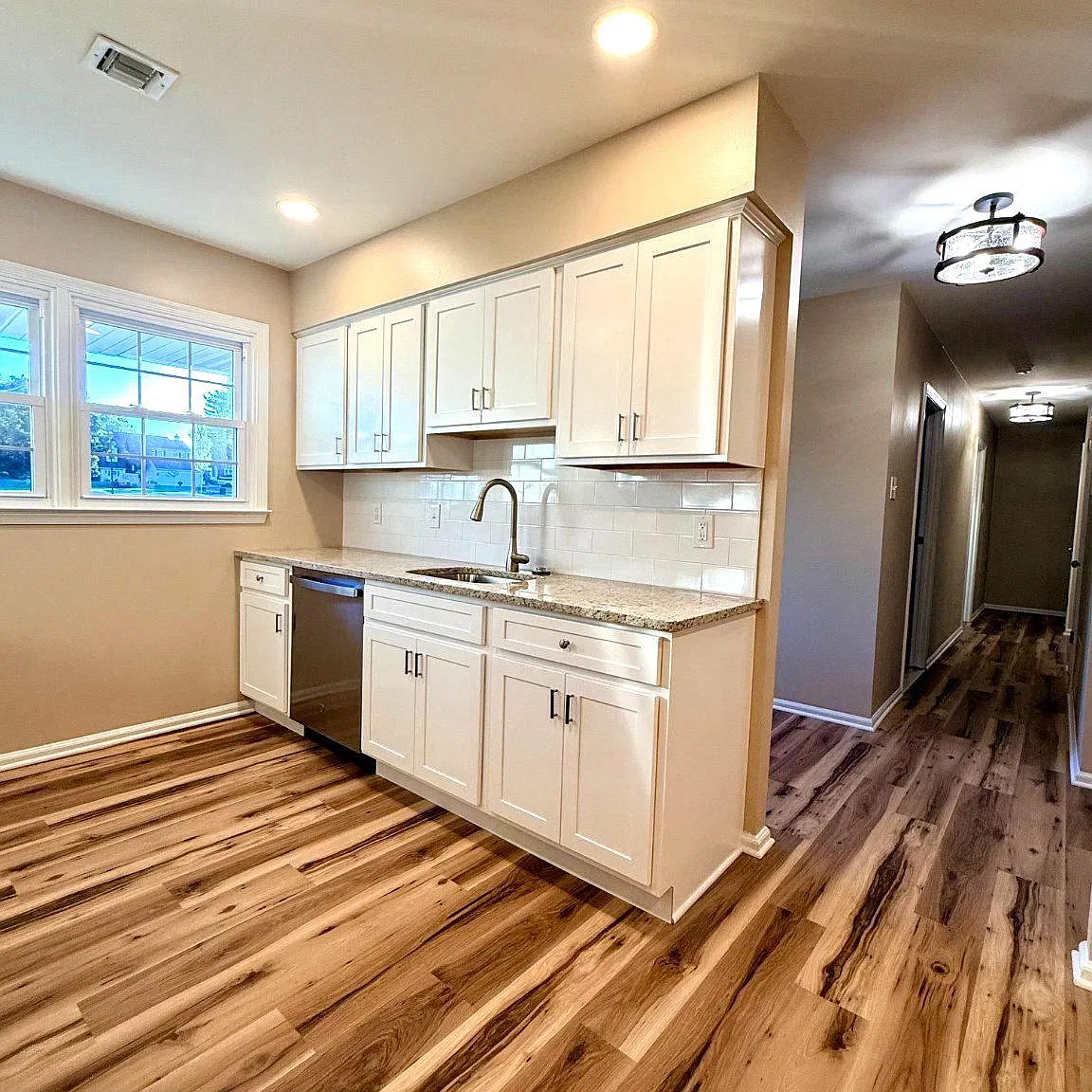 3 bed, 2.0 bath, 1571 sqft, $2,450 — Photo 3
