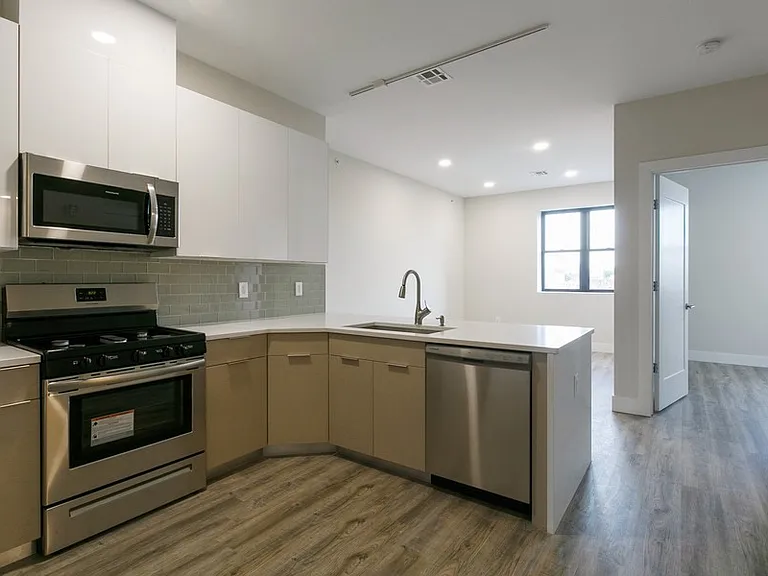6020 Hudson Ave — Photo 10