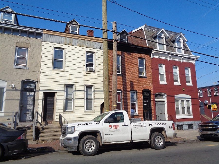 2nd image of 652 N 10th St