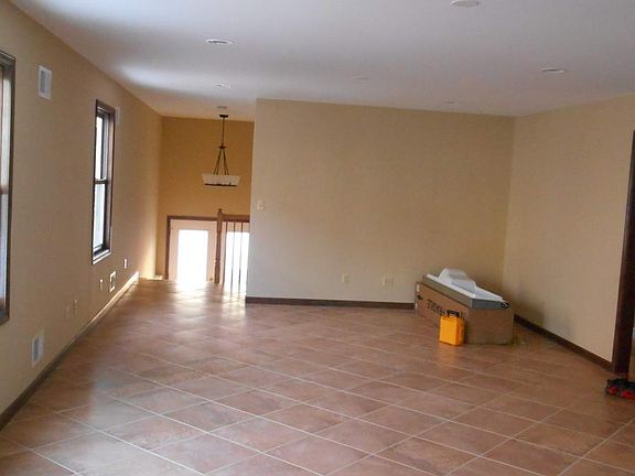 4th image of 519 New York Ave #1