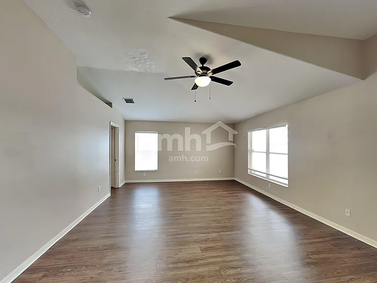 6435 Clair Shore Dr — Photo 9