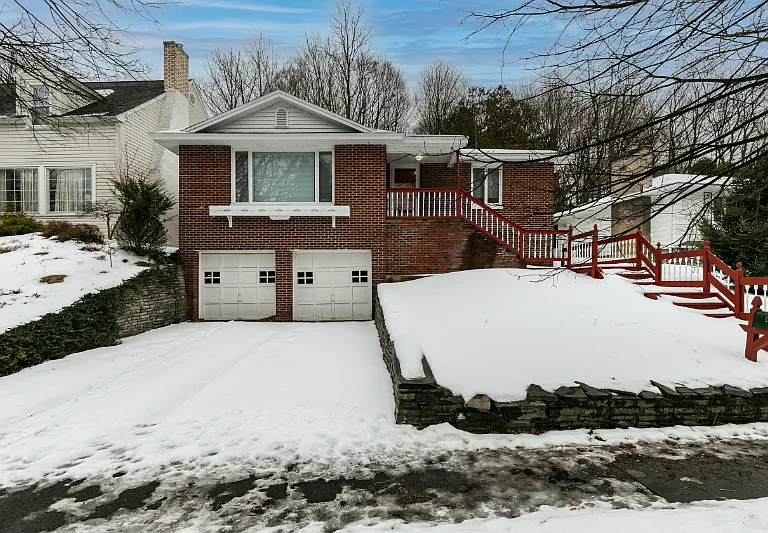 605 Crawford Ave — Photo 1