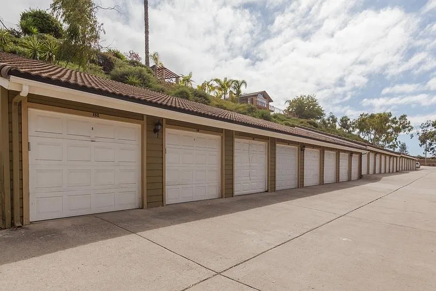 3 bed, 1186 sqft, $2,950 — Photo 2