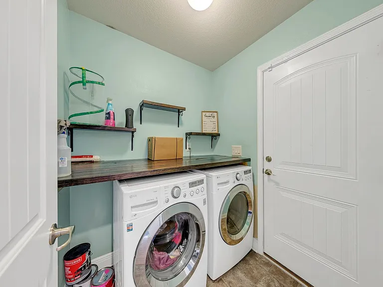 131 Bronze Cir — Photo 14