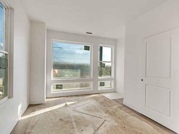 5th image of 584 N Samantha Trail Ln