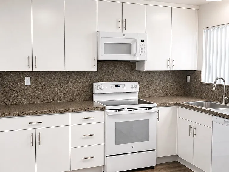 2885 Joseph Ave #10 — Photo 9