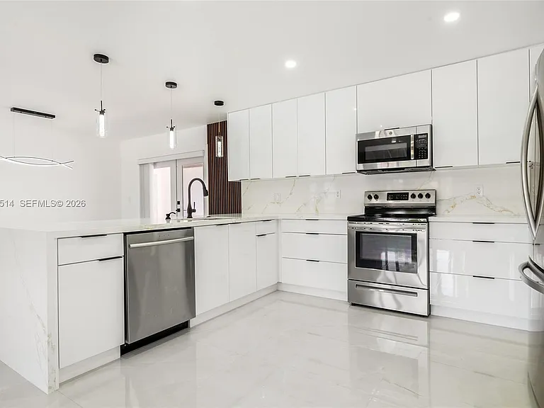 13445 SW 20th Ter — Photo 3