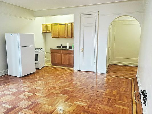 2nd image of 275 Linden Blvd #6EE