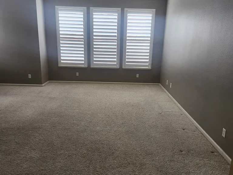 4742 Village Green Pkwy — Photo 17