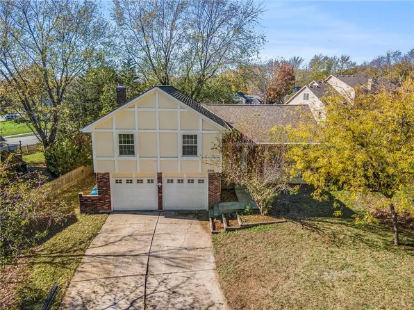 3956 SW Ensign Dr, Lees Summit, MO 64082