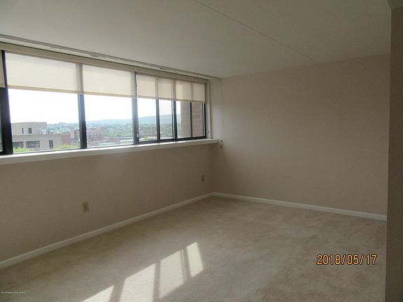 Inviting Large Living Rm.  Windows 2016