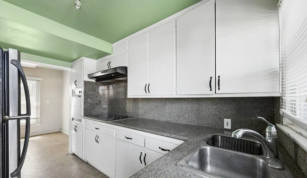 3 bed, 1030 sqft, $2,600 — Photo 3