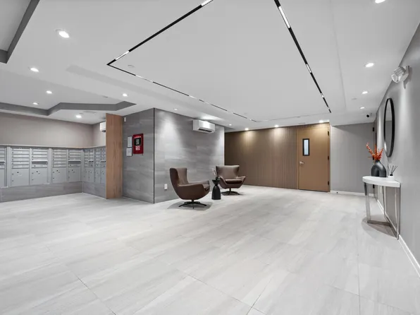 116-09 Grosvenor Lane image 6 of 8