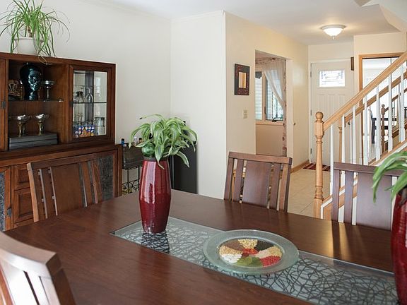 3rd image of 1015 Touraine Ave