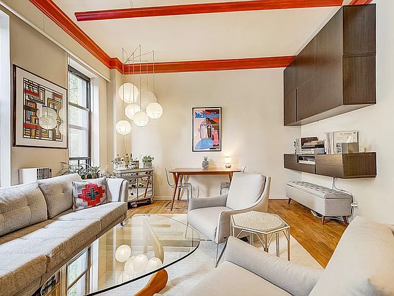 3rd image of 105 W 70th St APT 3F