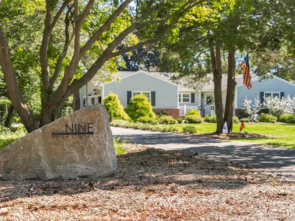 9 Piper Court, Saint James, NY 11780