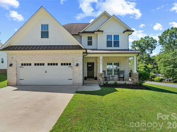 1215 Robinhood Ln, Kannapolis, NC 28081