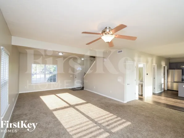 8728 N Springview Dr, McCordsville, IN 46055