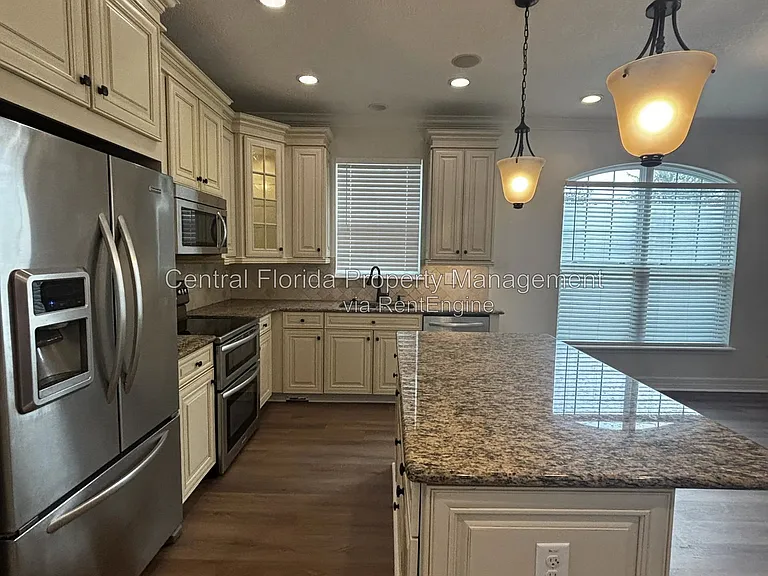 8998 Fullerwood Ave — Photo 5