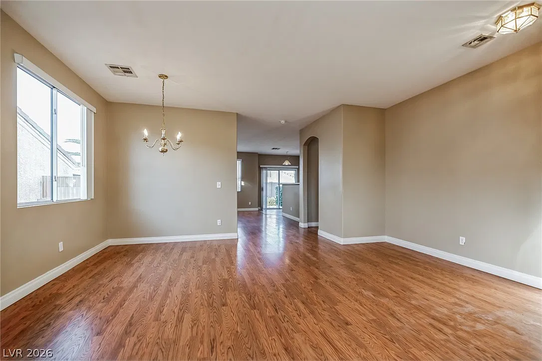 4 bed, 2.0 bath, 1846 sqft, $2,340 — Photo 3