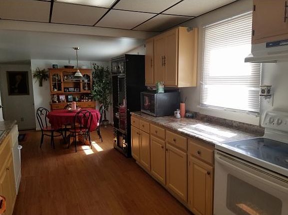 4th image of 2520 Louise St