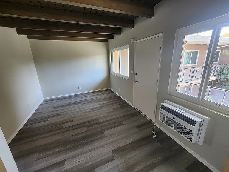 15043 Victory Blvd #11 — Photo 3