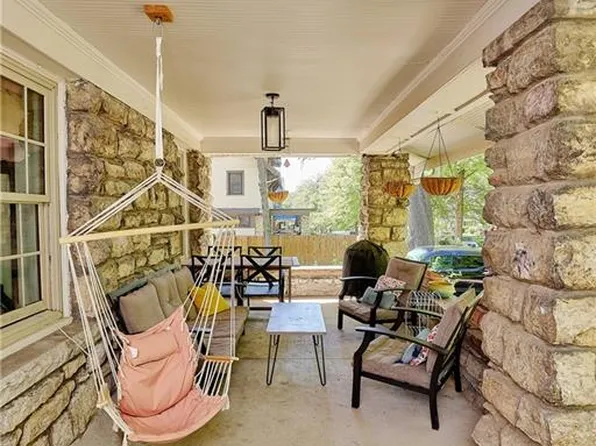 3717 Tracy Ave, Kansas City, MO 64109