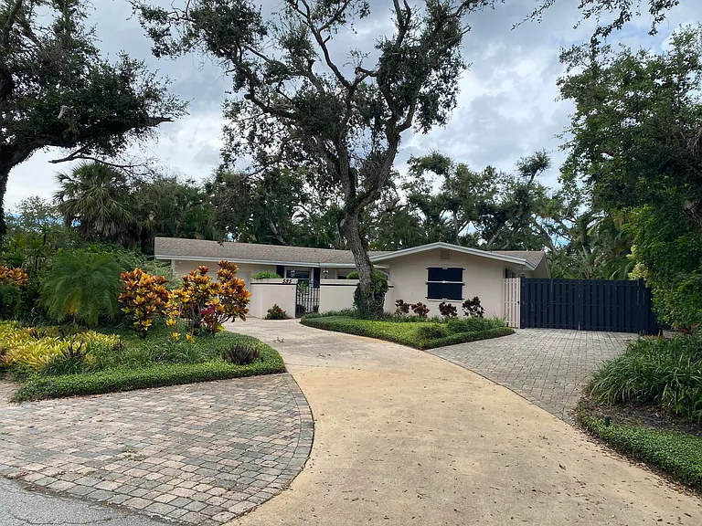 535 Flamevine Ln — Photo 6