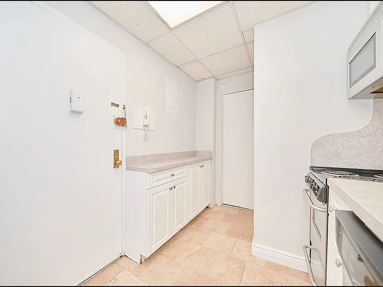 331 W 43rd St #5A1 — Photo 6