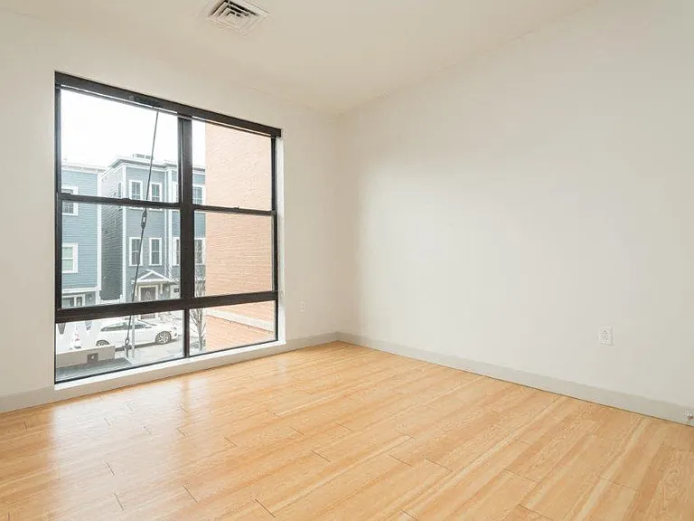 West Square Apartments — Photo 182