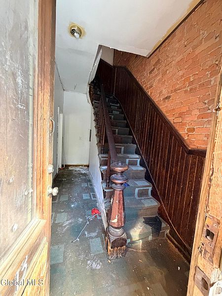 3rd image of 13 Lexington Avenue