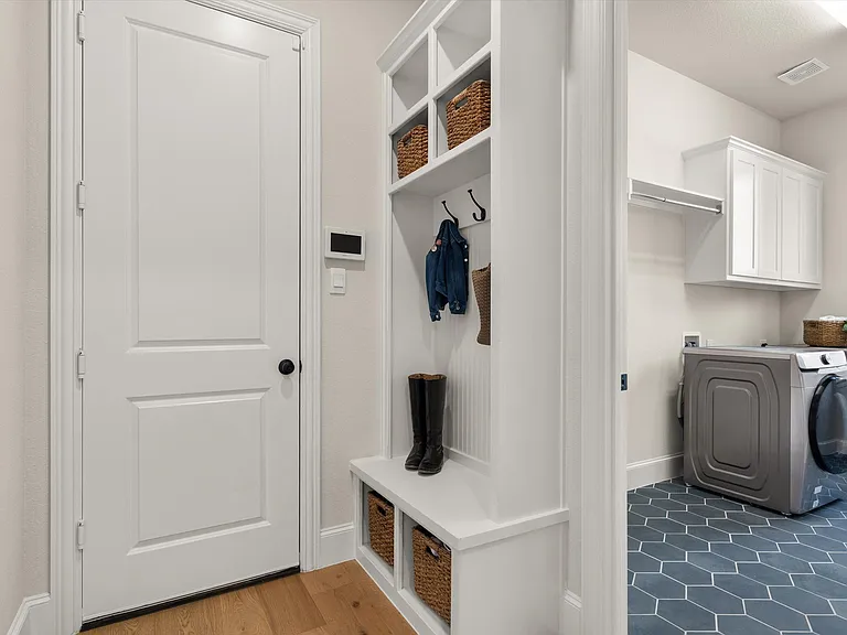 2560 Shady Trl — Photo 12