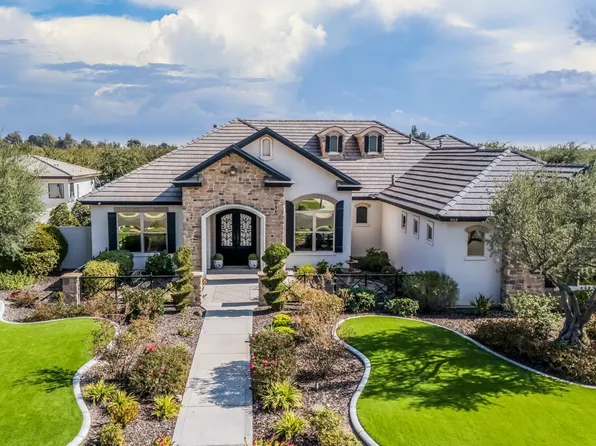 4112 Woodcastle Way, Bakersfield, CA 93314