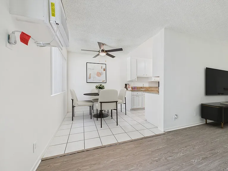 Woodman Apartments — Photo 6