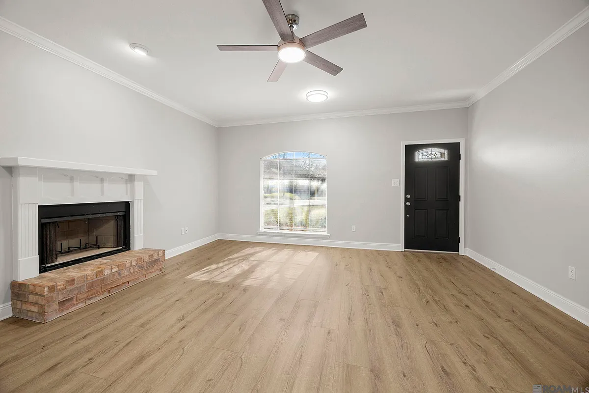 Building Photo - 18596 White Oak Dr