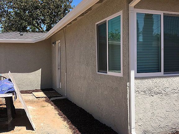 Backyard entry to kitchen