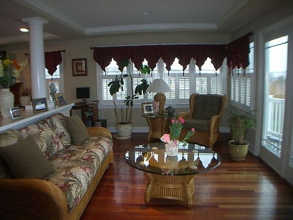 4th image of 3710 Westminster Ln