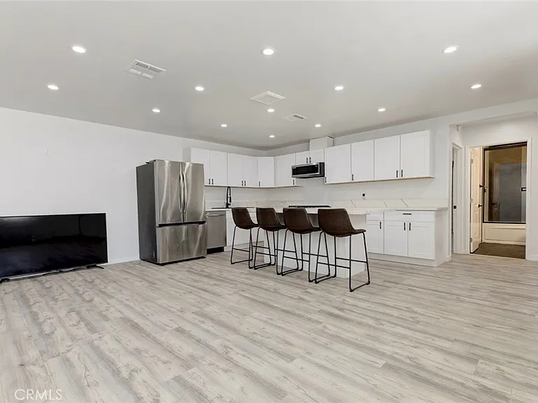 8209 Bellingham Ave — Photo 5