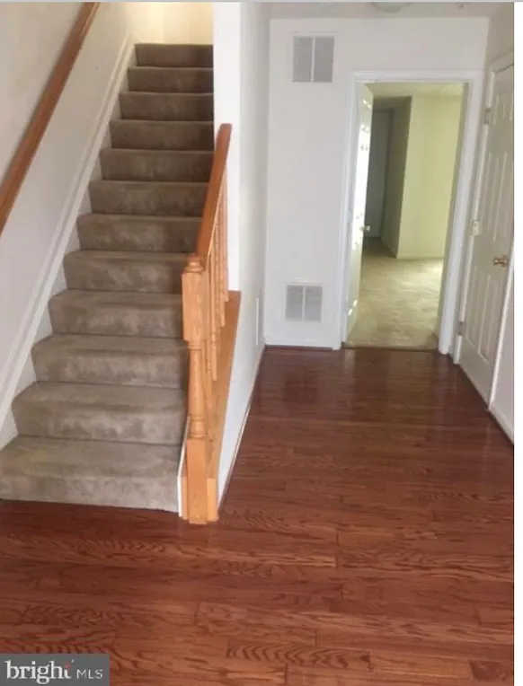3 bed, 2.5 bath, 1668 sqft, $3,500 — Photo 2