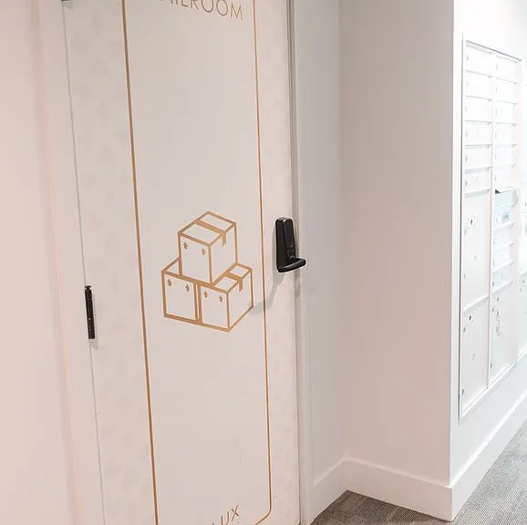DLUX Lofts - Modern Downtown Studios — Photo 90
